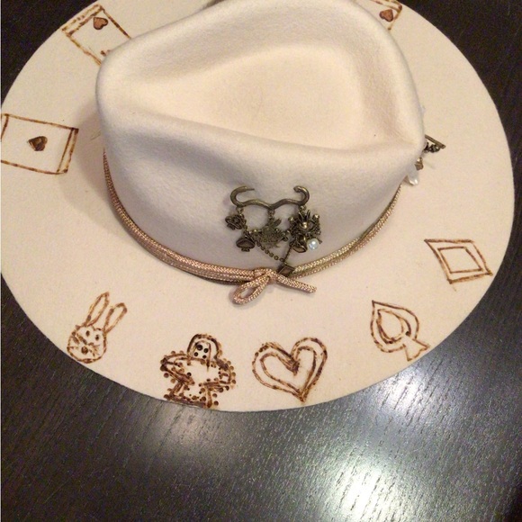 Ruxpinsrags xWyeth Alice’s Wonderland rancher - Picture 2 of 12